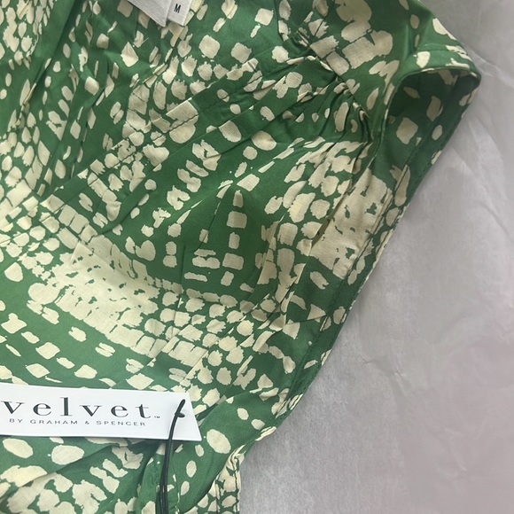 Very vibrant green and off white Nwt - Picture 5 of 8